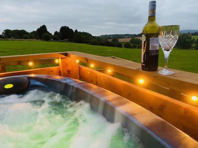 Burtree House & Retreats Tipi With Secluded Hot Tub Hotel Thirkleby Exterior foto