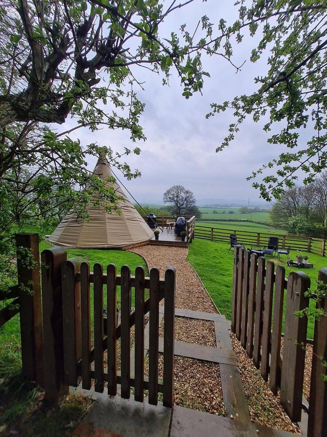 Burtree House & Retreats Tipi With Secluded Hot Tub Hotel Thirkleby Exterior foto